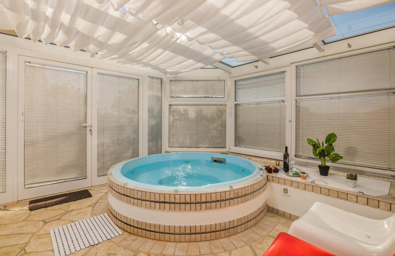 Holiday Home Nika Linardići Екстериор снимка