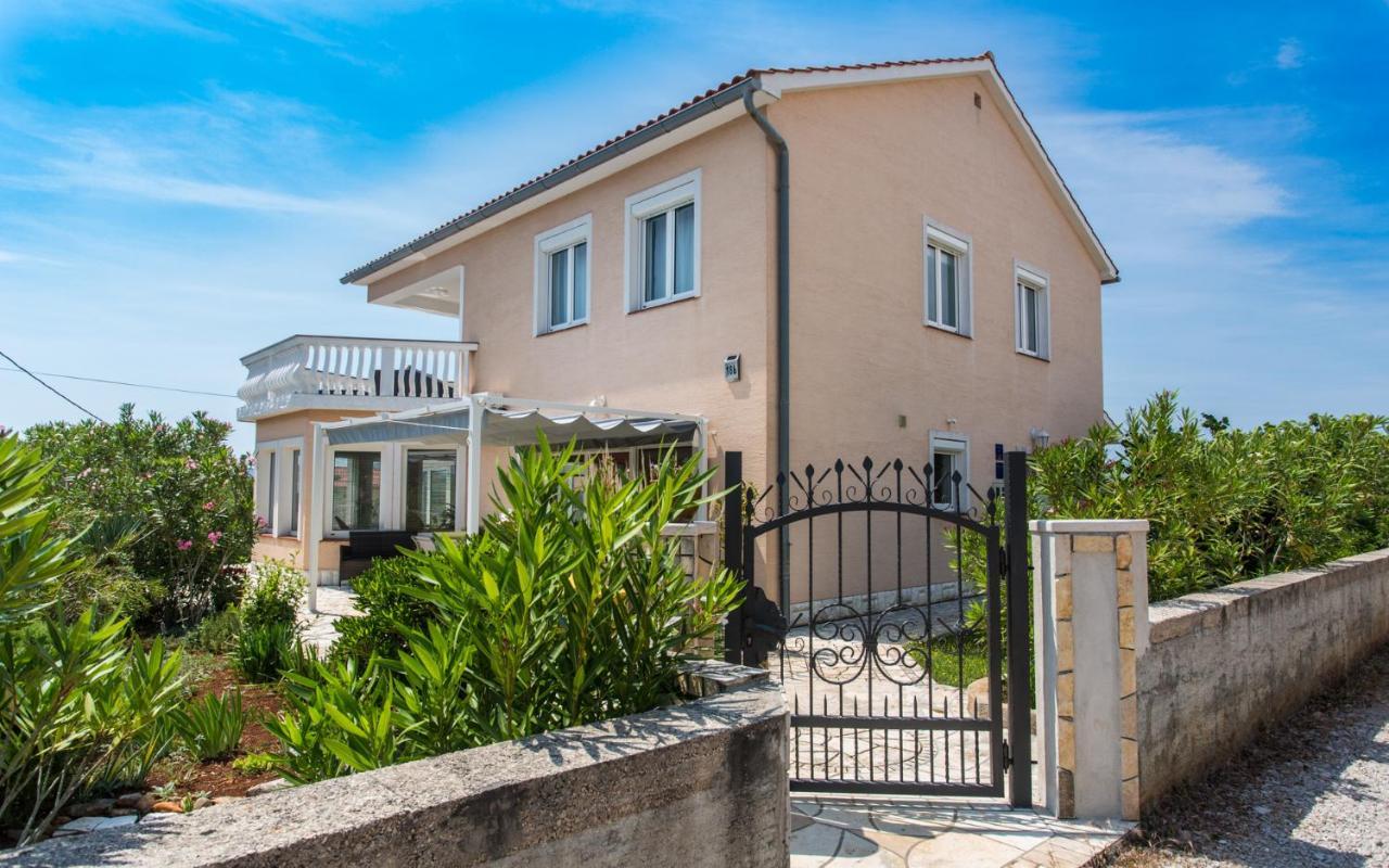 Holiday Home Nika Linardići Екстериор снимка