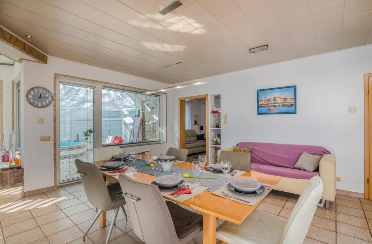Holiday Home Nika Linardići Екстериор снимка